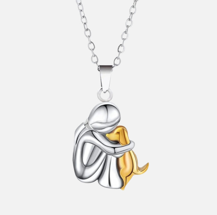 Alora™ | Hug Pendant Necklace